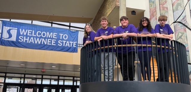 Photo of choir members Bella Sites, Grant Lambert, Jillian McClaskey, Skylee Mullins, and Bryce Bowman at Shawnee State University.